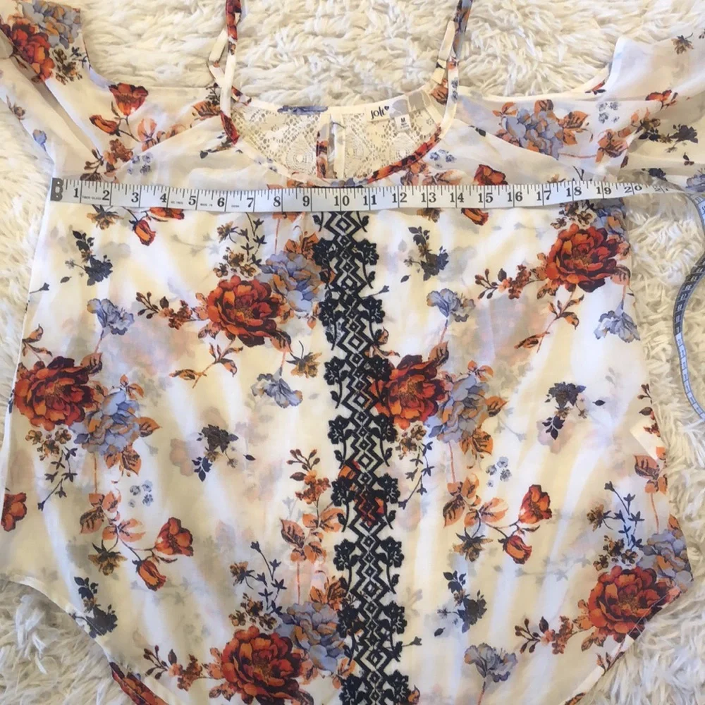NWT Jolt beautiful top, cold shoulder - Picture 8 of 14